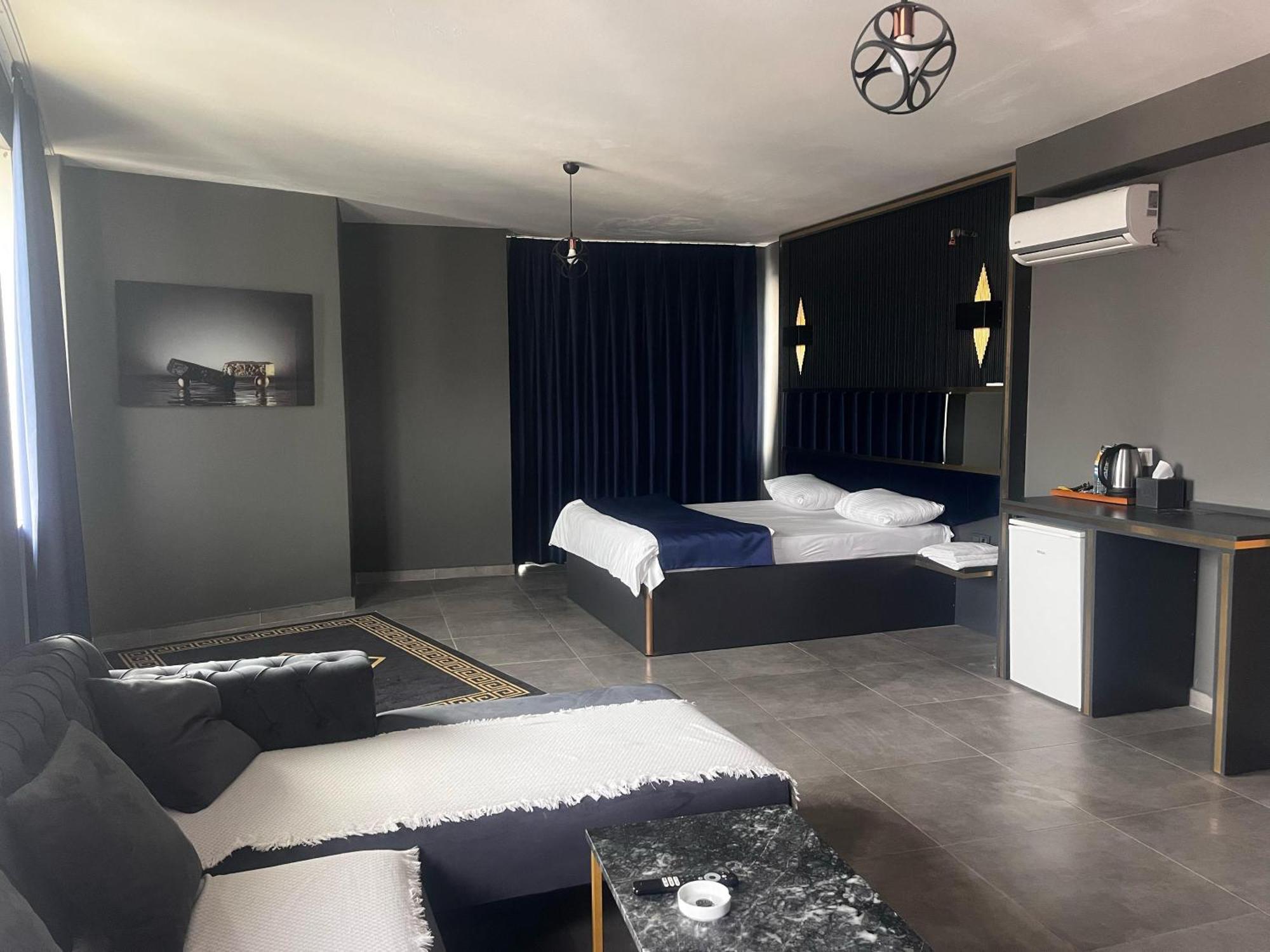 216 Hill Suites — Photos 1
